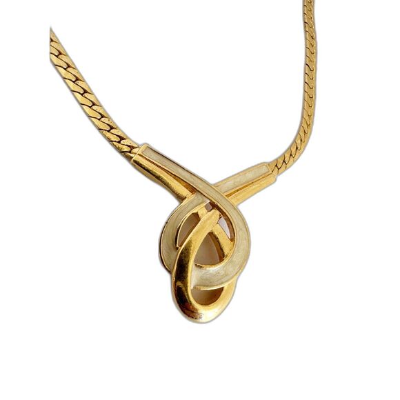 Vintage Avon Gold Tone Herringbone Chain Cream Enamel Pendant - Picture 2 of 7